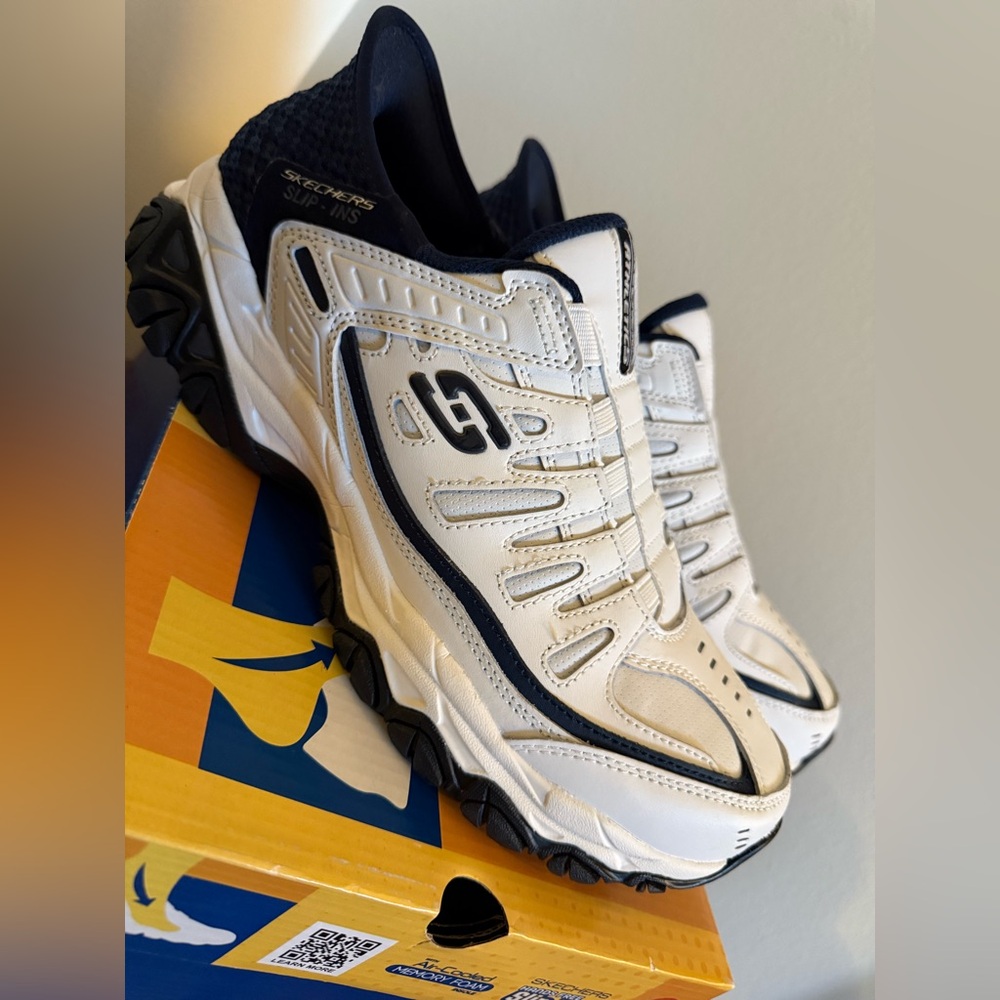 Men’s Sketchers slip-in’s. New in box.